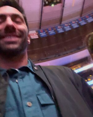 Nev Schulman Instagram - Things that happened at the Knicks game last night:
-Met @lesdogggg who showed me a drawing of her soul mate that her medium drew that she thinks might be me
-Was on the Jumbotron with @lauraperlongo 
-Randomly bumped into my brother @relson__ and uncle @baraschmcgarry 
-Hung out with @ericfuckingandre 
-Met the @knickscitydancers 
-Got to watch my boy Mitch bring home the WIN!
An absolutely epic night! Thank you @thegarden