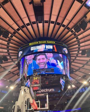 Nev Schulman Instagram - Things that happened at the Knicks game last night:
-Met @lesdogggg who showed me a drawing of her soul mate that her medium drew that she thinks might be me
-Was on the Jumbotron with @lauraperlongo 
-Randomly bumped into my brother @relson__ and uncle @baraschmcgarry 
-Hung out with @ericfuckingandre 
-Met the @knickscitydancers 
-Got to watch my boy Mitch bring home the WIN!
An absolutely epic night! Thank you @thegarden