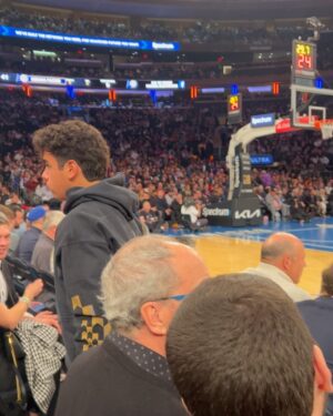Nev Schulman Instagram - Things that happened at the Knicks game last night:
-Met @lesdogggg who showed me a drawing of her soul mate that her medium drew that she thinks might be me
-Was on the Jumbotron with @lauraperlongo 
-Randomly bumped into my brother @relson__ and uncle @baraschmcgarry 
-Hung out with @ericfuckingandre 
-Met the @knickscitydancers 
-Got to watch my boy Mitch bring home the WIN!
An absolutely epic night! Thank you @thegarden