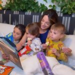 Nev Schulman Instagram - Do you eat chips in bed or are you normal?...😋 Excited to announce this holiday reading initiative with Good Crisp and the Beanstack!!! Launching November 15th, ultra yummy snack brand Good Crisp is offering reading fun and prizes for logging family reading hours throughout the holiday season. The Beanstack app is super simple to use, just sign up (quick-link in Laura’s bio), and start recording your hours that accumulate and turn into prizes! The perfect thing for cozy winter days when we’re all stuck inside. By the end of Dec, the goal will be a total of 5 hours accumulated with prizes along the way and a Grand prize of $500! So keep reading! And keep snacking! We can’t wait to see all the books you choose! ❤ #ad