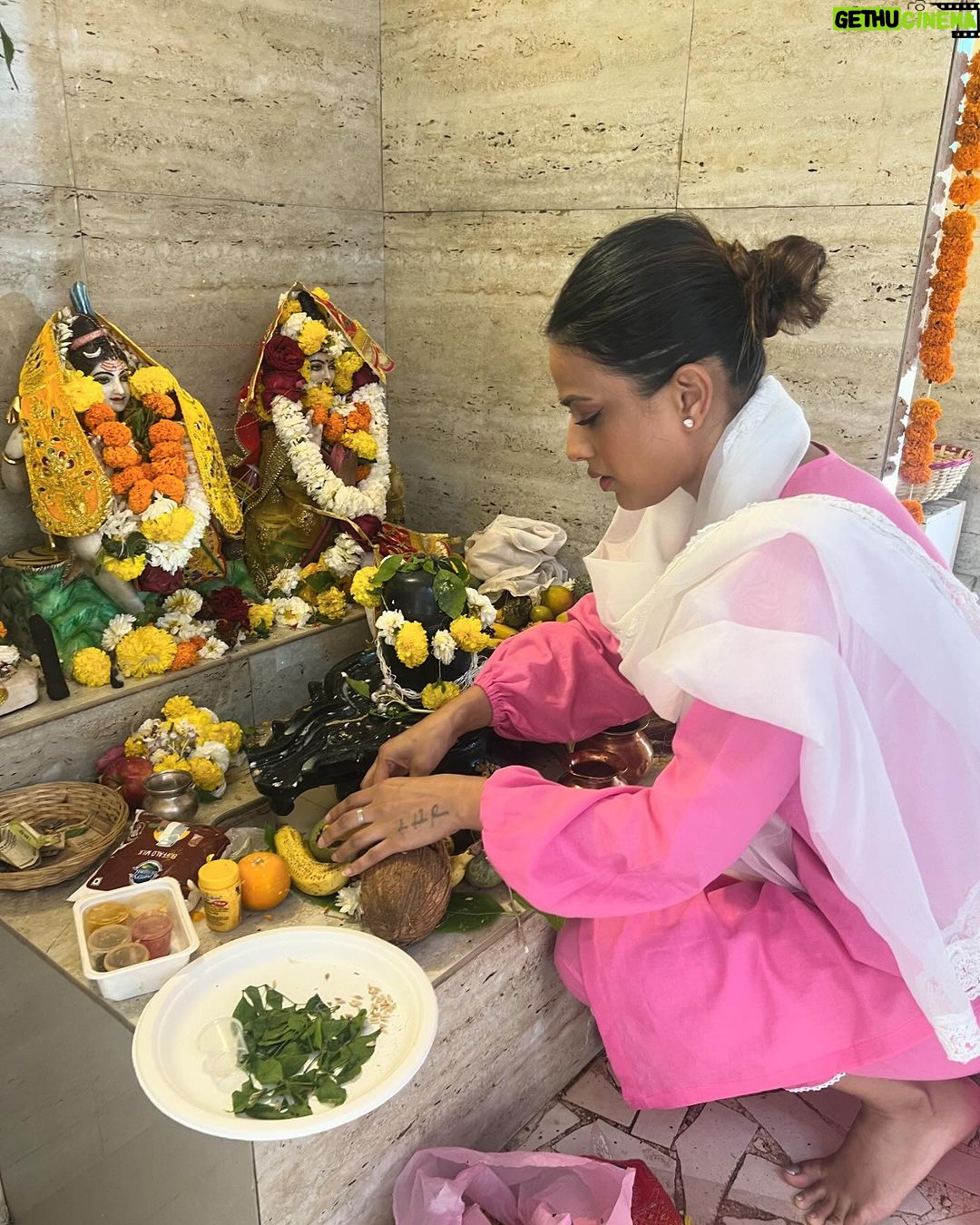 Nia Sharma Instagram - Om Namah shivay! #mahashivratri2024π±πβ₯οΈspecialππ©π±πΏποΈπππ₯°π₯°β₯οΈ