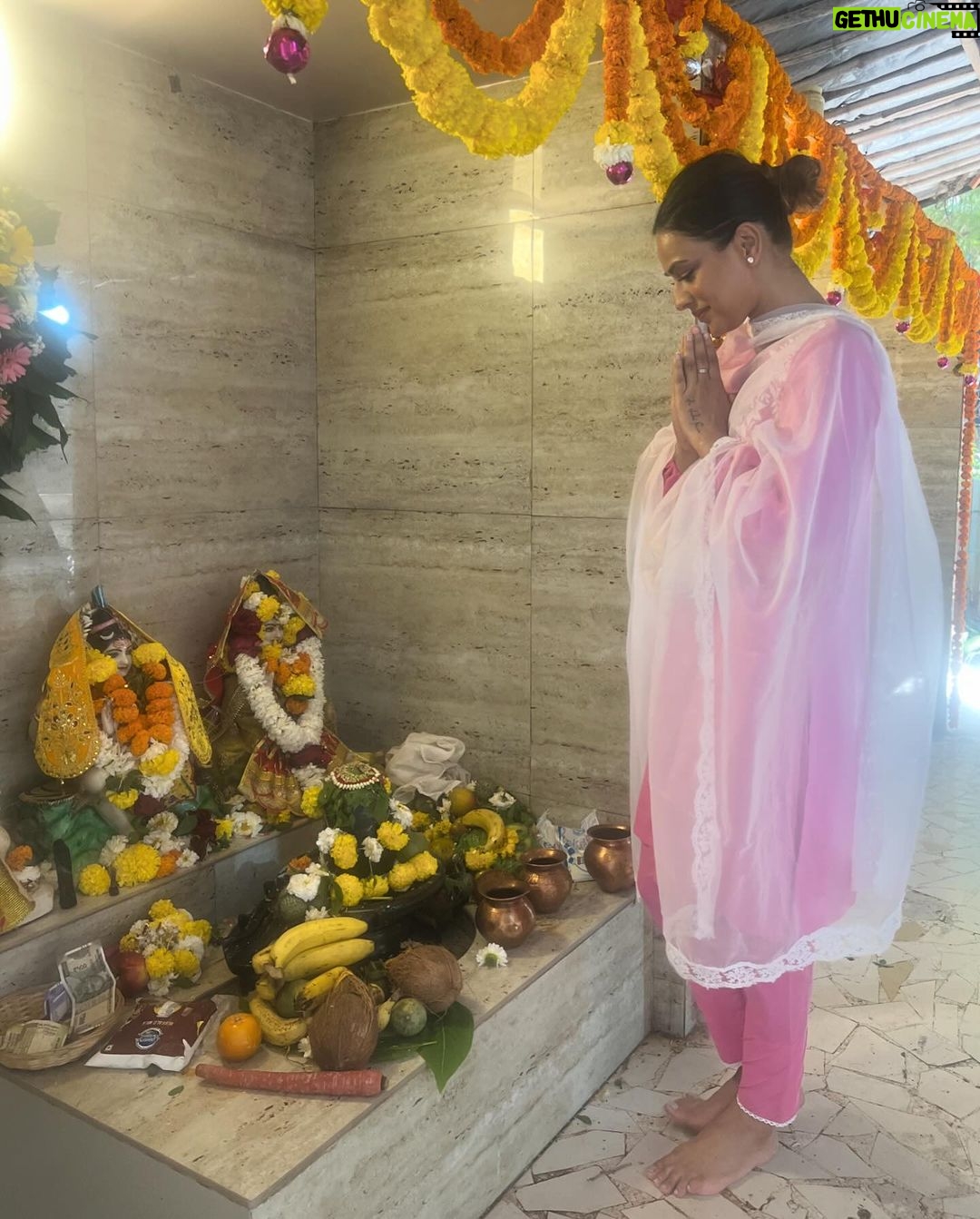 Nia Sharma Instagram - Om Namah shivay! #mahashivratri2024π±πβ₯οΈspecialππ©π±πΏποΈπππ₯°π₯°β₯οΈ