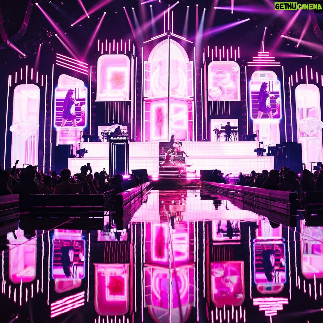 Nicki Minaj Instagram - #Oakland you were a dream come true. Thank you. 🙏🏽🎀🎫 #GAGCITY #PinkFriday2WORLDTour