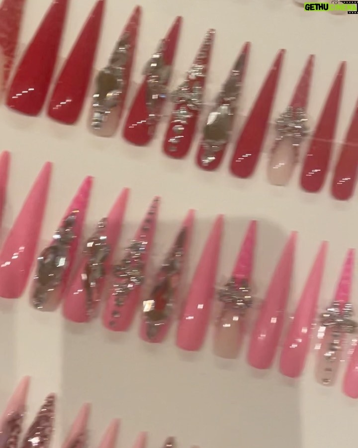 Nicki Minaj Instagram - Follow @pinkfridaynails & sign up on pinkfridaynails.com Customize the SHAPE, LENGTH, size of your nail beds from large to tiny, matte, glossy, designs, no design, etc. Weβll ALSO have a #PinkFridayNail station on the #pinkfriday2 TOUR. GAGGGGGGGG #GagCity π
πβ₯οΈππππ§‘ππ€πππππππππ