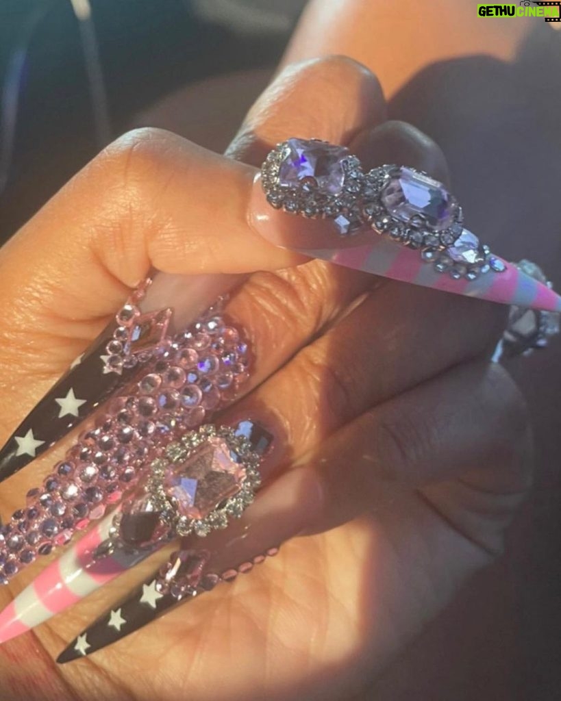 Nicki Minaj Instagram - Follow @pinkfridaynails & sign up on pinkfridaynails.com Customize the SHAPE, LENGTH, size of your nail beds from large to tiny, matte, glossy, designs, no design, etc. We’ll ALSO have a #PinkFridayNail station on the #pinkfriday2 TOUR. GAGGGGGGGG #GagCity 😅😝♥️💙💜💚🧡💛🖤💖💝💞💕💌💟🎀😘💋