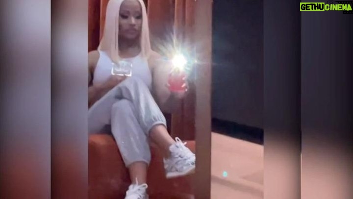 Nicki Minaj Instagram - Swipe from 1-10. You’ll be happy you did. Love you so very much. 🎀🇵🇹💞😘🙏 All BTS 📸 🎥 by @grizzleearts