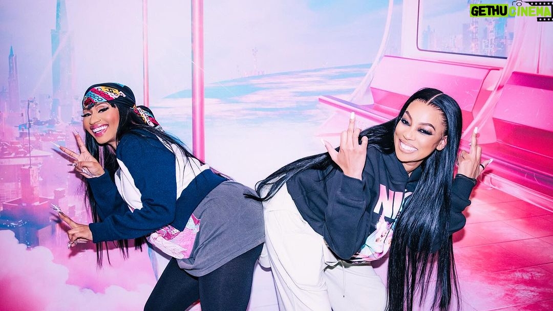 Nicki Minaj Instagram - I’m so grateful & I won’t stop saying it. You guys are just what the doctor ordered. 🫶🏽 thank you. For Vegas, we did an all silver crystalized Versace look for the first Act of the show. Head to toe. Thank you to their entire team for being so sweet & lovely when they stopped by rehearsals a cpl weeks ago. 🙏🏽 thank you @maherxjridi Las Vegas, Nevada