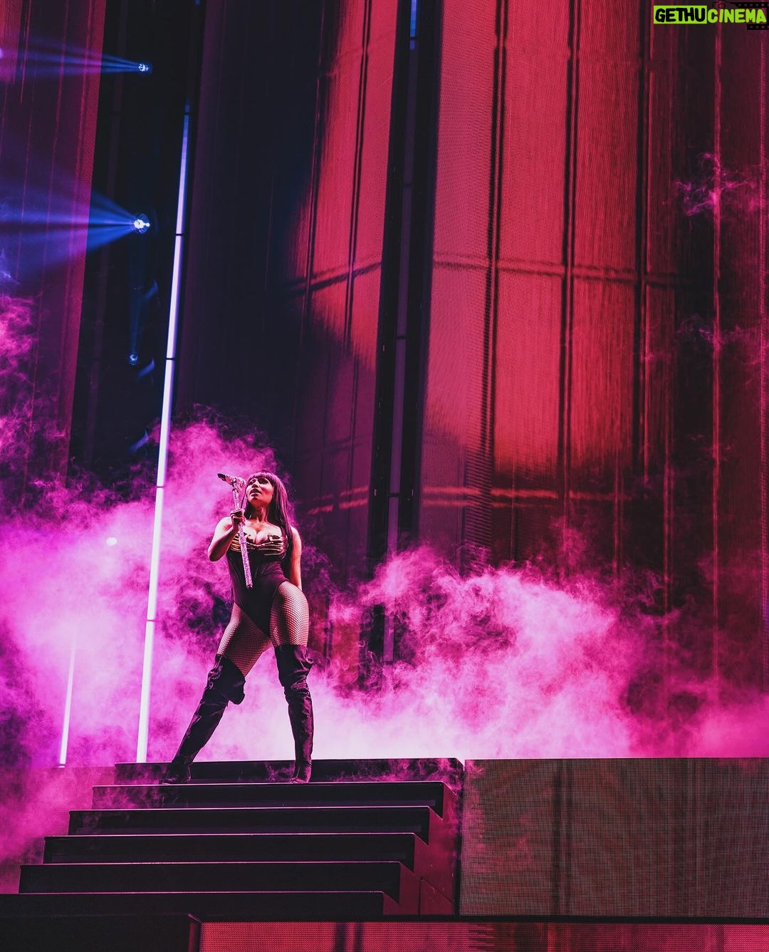 Nicki Minaj Instagram - #DENVER I WILL ALWAYS LOVE YOU. LIKE. ALWAYS. AND. FOREVER. 🎀✈️😘 #GagCITY