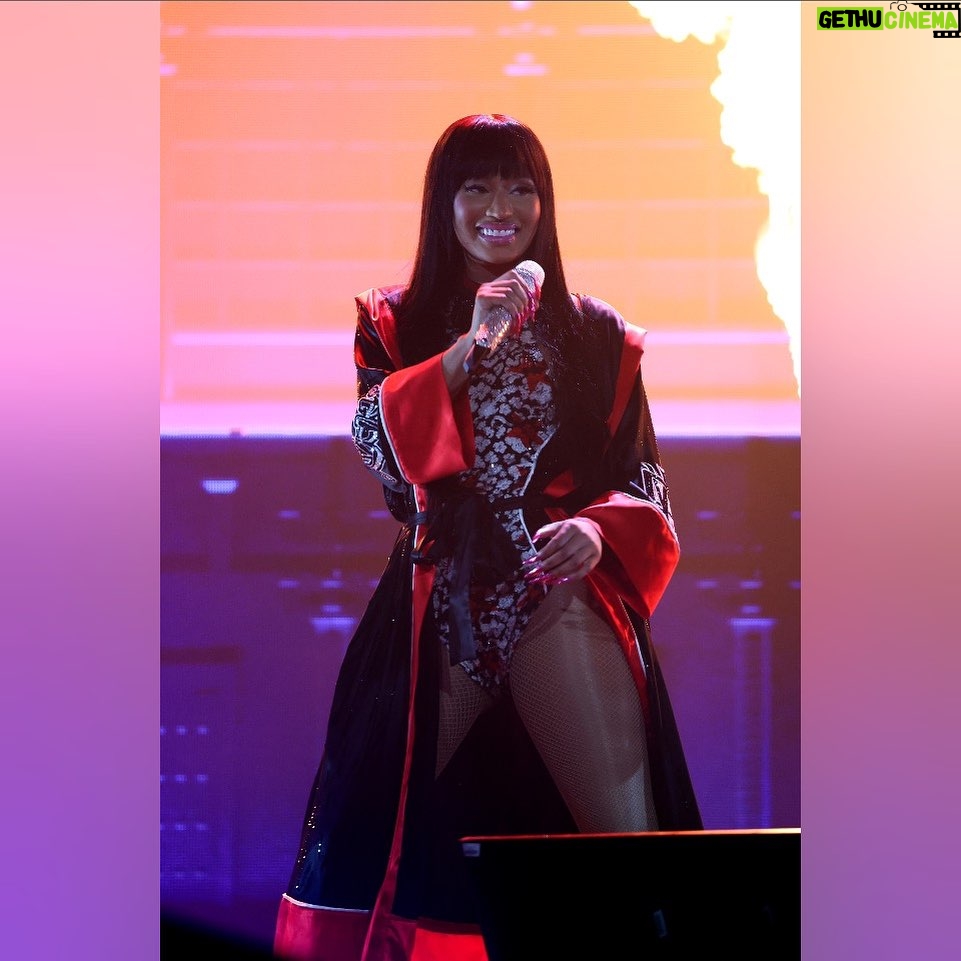 Nicki Minaj Instagram - ๐ธ: @kevinmazur & @gettyentertainment #GAGCITY is so grateful to the worldโs best designers for being apart of the #PinkFridayWORLDTour: @xi.scorpii.official @valdrinsahiti @off____white @dolcegabbana โจMore designers & more custom pieces have flown out to #GAGCity ๐๐ #OAKLAND your energy last night made my first show of this tour magical. Truly what dreams are made of. Thank you. From my heart. Thank you. #Denver, welcome to #GAGCITY. Get some rest. See you tmrw ๐๐๐๐ซถ๐ฝ I have the best team on earth + I have the best barbz on earth #HeavyOnIt