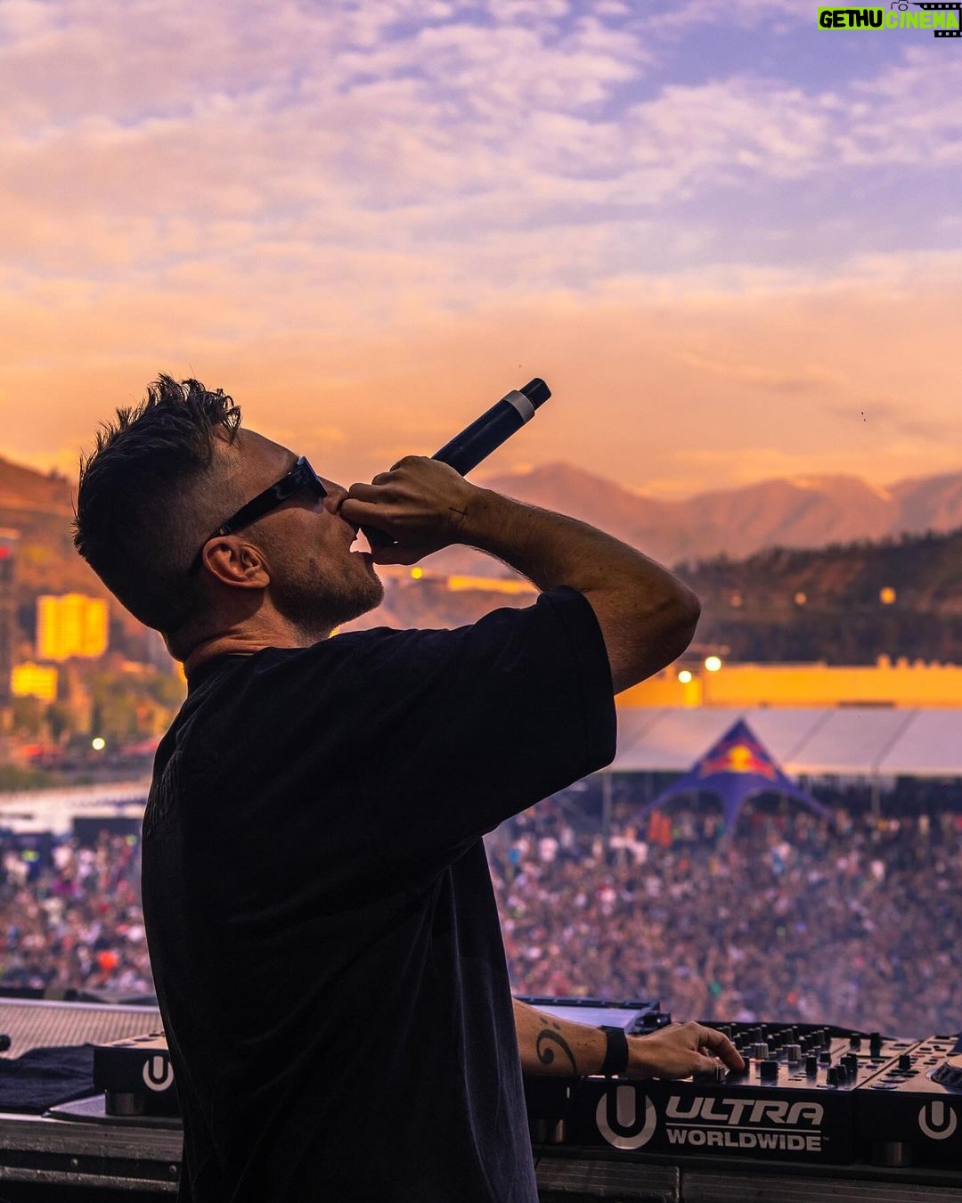 Nicky Romero Instagram - CHILE photodump! 🇨🇱 One of the most beautiful sceneries for a festival I’ve seen in a while. Te amo mucho ❤️ Santiago, Chile