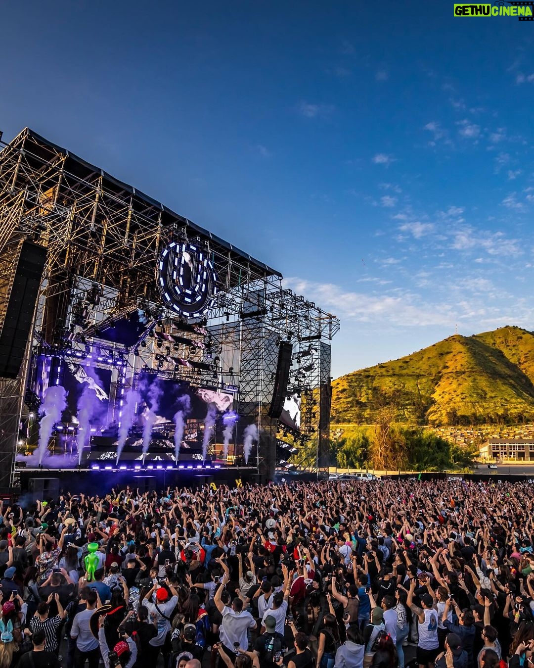 Nicky Romero Instagram - CHILE photodump! 🇨🇱 One of the most beautiful sceneries for a festival I’ve seen in a while. Te amo mucho ❤️ Santiago, Chile