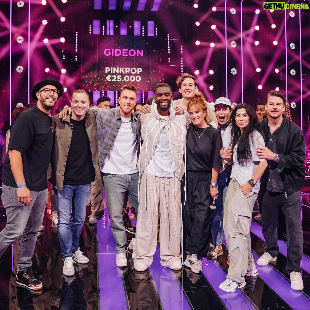 Nicky Romero Instagram - Wat een ongekend mooie avond, en wat een mega avontuur om dit te mogen meemaken. Ik wil iedereen bedanken die heeft meegedaan, de productie, het team en natuurlijk alle talenten uit mijn team @mikkivanwijk @bastiansteven @nikkiborn_ en extreem trots dat er iemand uit Team Nicky het programma heeft gewonnen; @gideonluciana wat jij hebt neergezet is ongekend en ik weet dat dit het begin is van een prachtige carrière. This is your time to shine! 💫 Naast alle talenten heb ik zelf ook een hoop mogen leren. Waar ik normaliter zelf op het podium sta en enorm mijn best doe om alles eruit te halen, mocht ik nu aan de zijlijn staan om voor mijn talenten alles eruit te halen. Waar ik in het begin ook best een beetje onzeker was van mijn positie als producer naast mega goede zangers/zangeressen is gebleken dat wij als team een mega prestatie hebben neergezet. ❤️ Daarnaast ben ik trots dat we als team hiermee ook 30.000 euro aan stichting leukemie hebben mogen doneren. Ik hoop natuurlijk dat er nog veel onderzoek mag worden gedaan om een steentje bij te dragen aan de gezondheid van mensen die het verdienen. ❤️ - What a beautiful evening, and what an adventure it’s been experiencing this. I want to thank everyone who participated, the production, the team and of course all the talents from my team @mikkivanwijk @bastiansteven @nikkiborn_ and of course extremely proud that someone from Team Nicky won the program; @gideonluciana what you have created is unbelievable and I know this is the start of a wonderful career. This is your time to shine! 💫 In addition to all the talents, I have also been able to learn a lot myself. Normally I stand on stage by myself and do my very best to get everything out of it, now I’m standing on the side to get the most out of my talents. I have to say that in the beginning I was also a bit unsure of my position as a producer next to mega good singers, but in the end we have achieved a mega performance as a team. ❤️ In addition, I am proud that we have also been able to donate 30,000 euros to the leukemia foundation as a team. I hope that a lot of research can be done to contribute to the health of people who deserve it. ❤️ Mediapark Hilversum
