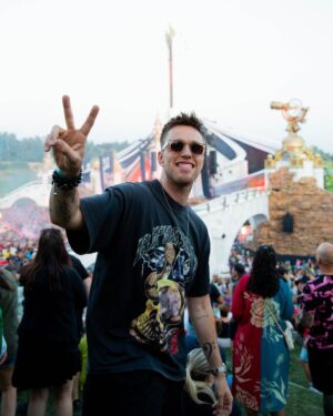 Nicky Romero Instagram - Exploring Tomorrowland 💫 Playing the Library stage 22:00-23:00 today! See you theeeereeee!