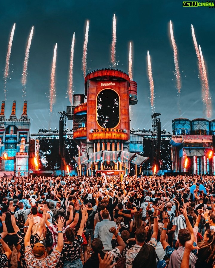 Nicky Romero Instagram - PAROOKAVILLE! 🇩🇪 That was one of the best shows of the year. What is your fav drop, 1,2,3,4 or 5? 👀