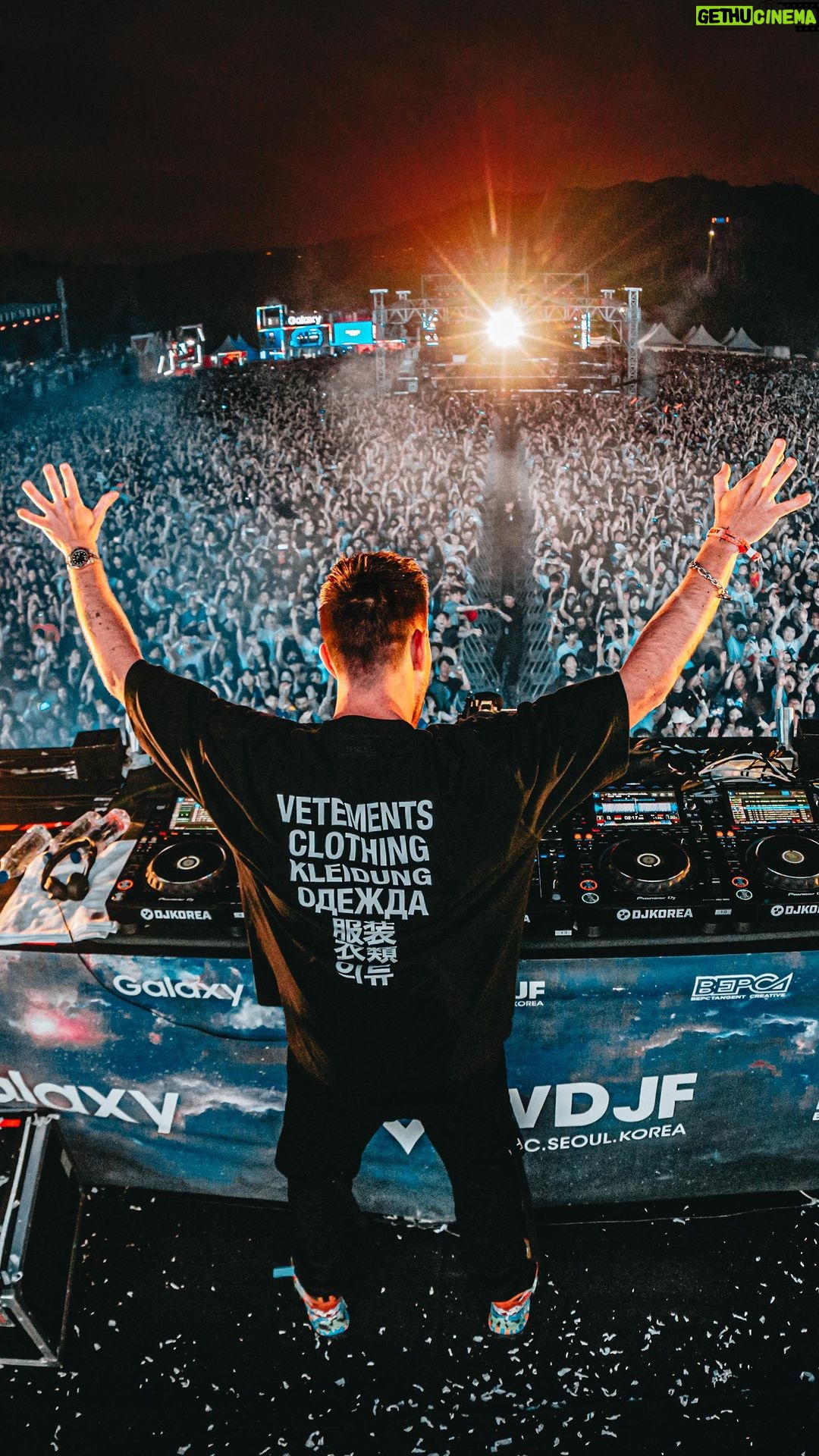 Nicky Romero - 22K Likes - How would you describe this sound? π