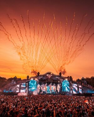 Nicky Romero Instagram - Exploring Tomorrowland 💫 Playing the Library stage 22:00-23:00 today! See you theeeereeee!