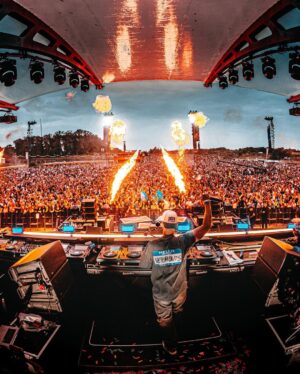 Nicky Romero Instagram - Who is ready for Hardwell x Nicky Romero? The last time we did a track together is more than 10 years ago and we are back 💫 photodump incoming 🇩🇪 & 🇵🇱