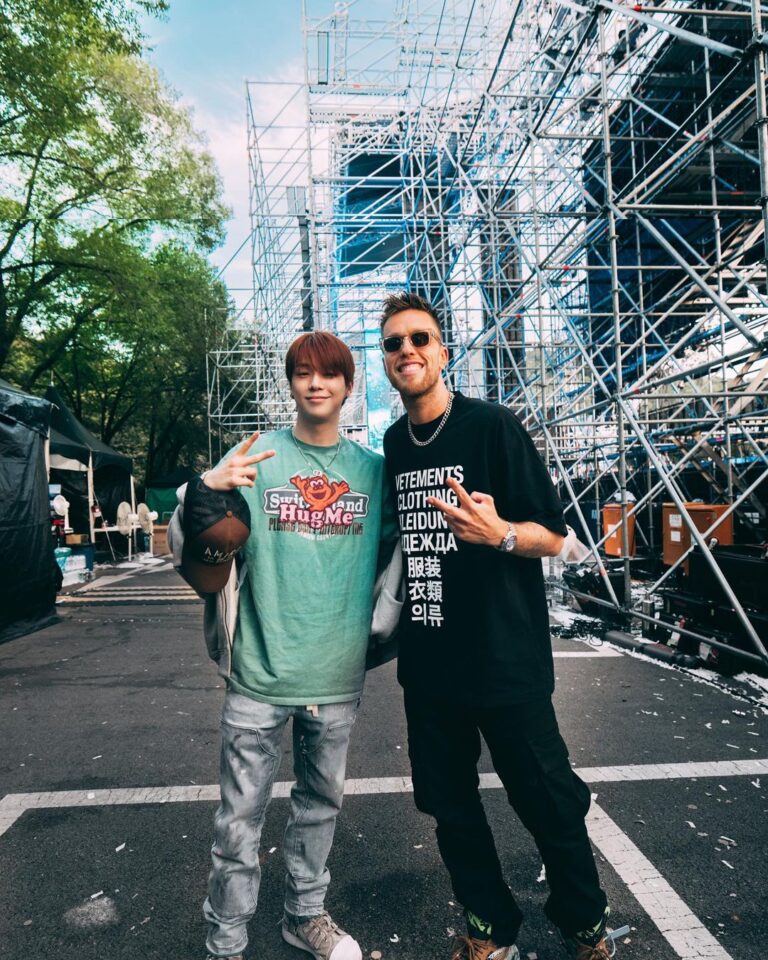 Nicky Romero Instagram - 🇳🇱 & 🇰🇷 in Korea! Amazing to meet each other! Future awaits!