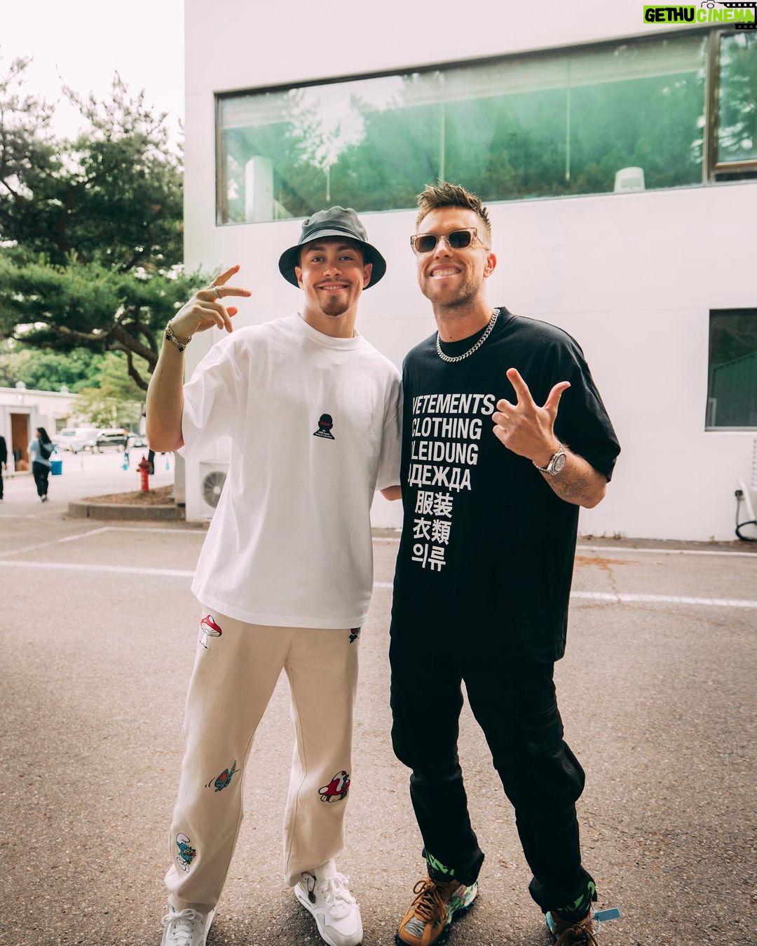 Nicky Romero Instagram - KOREA π°π· Its really hard to describe in words what we have witnessed last weekend, every single person in the crowd made the difference on this show. I have never seen so much unity, energy and love at one performance, thank you! β€οΈ Swipe for the memories λνλ―Όκ΅ λ§μΈ π°π· μ§λ μ£Όλ§ μ°λ¦¬κ° λͺ©κ²©ν νμ¬λ λ§λ‘ νν νμ§ λͺ»ν λ§νΌ μ’μμ΅λλ€. μ¬λ¬λΆλ€, ν μ¬λ ν μ¬λμ΄ μ΄ showλ₯Ό λ©μ§κ² λ§λ€μ΄ μ£Όμ
¨μ΅λλ€!!. ν 곡μ°μμ μ΄λ κ² λ§μ , μλμ§, μ¬λμ λ³Έ μ μ΄ μ§μ§ μ²μμ
λλ€. μ λ§λ‘ κ°μ¬ν©λλ€! β€οΈ μ¬μ§μ ν΅ν΄μ μΆμ΅μ λ΄κ²¨ λ΄€μ΅λλ€, Swipe ν΄ μ£ΌμΈμ Seoul, Korea
