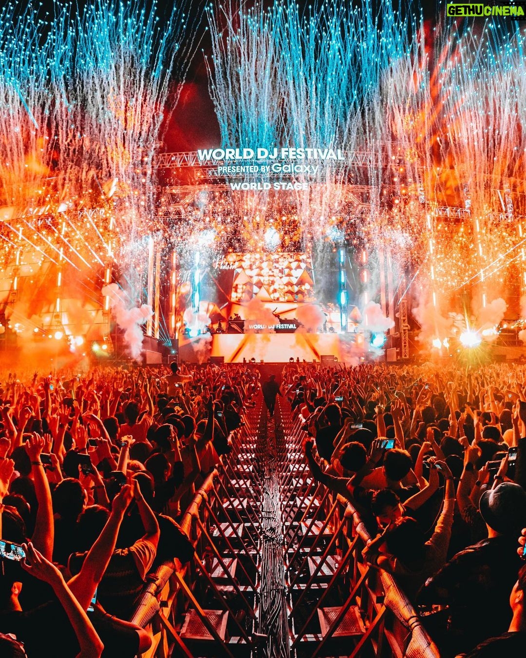 Nicky Romero Instagram - KOREA π°π· Its really hard to describe in words what we have witnessed last weekend, every single person in the crowd made the difference on this show. I have never seen so much unity, energy and love at one performance, thank you! β€οΈ Swipe for the memories λνλ―Όκ΅ λ§μΈ π°π· μ§λ μ£Όλ§ μ°λ¦¬κ° λͺ©κ²©ν νμ¬λ λ§λ‘ νν νμ§ λͺ»ν λ§νΌ μ’μμ΅λλ€. μ¬λ¬λΆλ€, ν μ¬λ ν μ¬λμ΄ μ΄ showλ₯Ό λ©μ§κ² λ§λ€μ΄ μ£Όμ
¨μ΅λλ€!!. ν 곡μ°μμ μ΄λ κ² λ§μ , μλμ§, μ¬λμ λ³Έ μ μ΄ μ§μ§ μ²μμ
λλ€. μ λ§λ‘ κ°μ¬ν©λλ€! β€οΈ μ¬μ§μ ν΅ν΄μ μΆμ΅μ λ΄κ²¨ λ΄€μ΅λλ€, Swipe ν΄ μ£ΌμΈμ Seoul, Korea