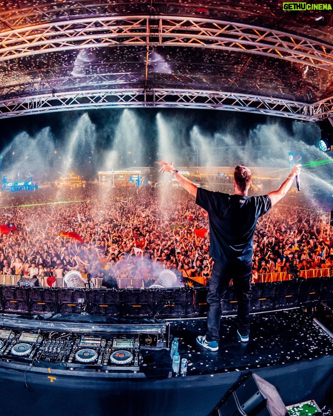 Nicky Romero Instagram - Bangkok vibes 💫 S2O Songkran Music Festival