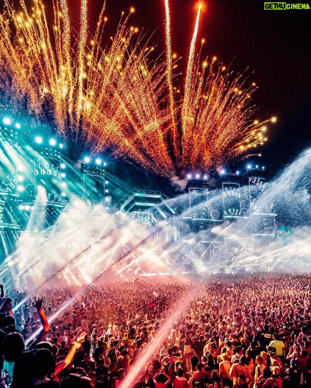 Nicky Romero Instagram - Bangkok vibes 💫 S2O Songkran Music Festival