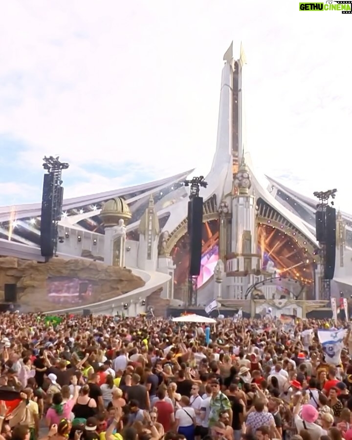 Nicky Romero Instagram - Tomorrowland 2024 loading!⏳ Which track has to be in my set? 👀