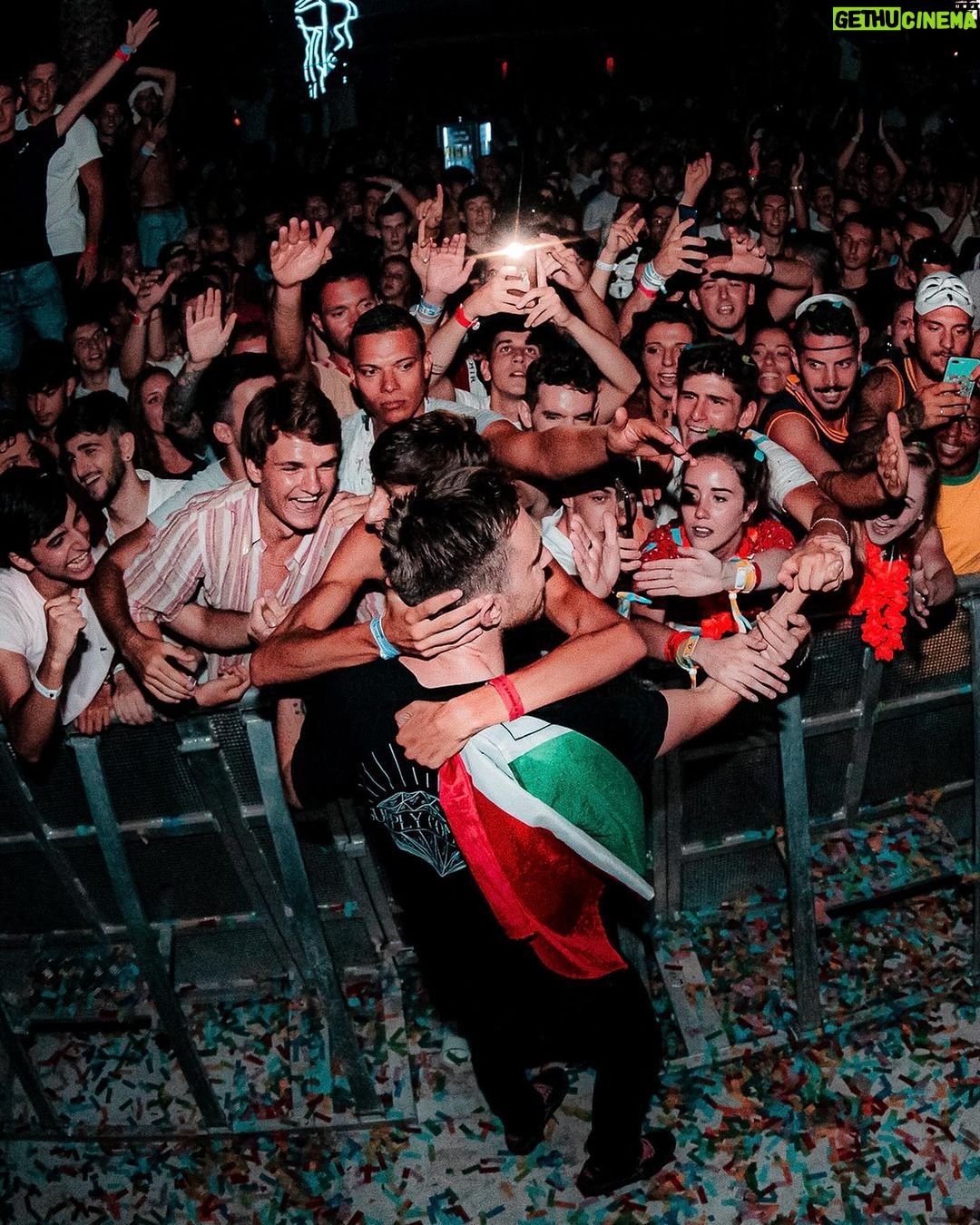 Nicky Romero Instagram - It’s still one of the most special feelings to see all of my fans wherever I travel around the world. The effort people take to get to a show is something I’ll never take for granted. Love you guys ❤️ Around The World