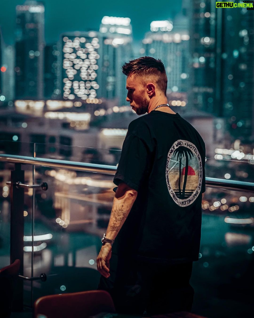 Nicky Romero Instagram - Who do you want me to work with in 2024? 😤 tell me here 👇🏼