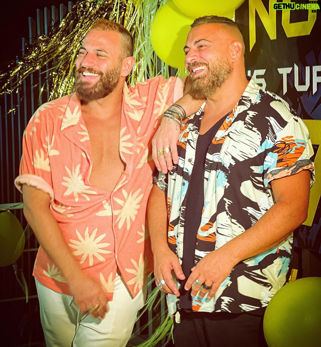 Nicola Mouawad Instagram - Broooooooooooo’ssss 😘😎💛 #family #life