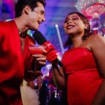 Nicolas Prattes Instagram - O meu Lado B do Baile da Vogue foi com @beefeaterbrasil ! O gin mais premiado do mundo* Só poderia render a melhor parceria do carnaval. Obrigado, Beefeater! #BaileVogueBeefeater #SeuLadoBDoVerão #VerãoBeefeater #TheSpiritOfLondon Beba com moderação. Não compartilhe com menores de 18 anos. #Publi *Baseado na premiação internacional de destilados de 2014 a 2022. Styling @marlonportugal ❤️ Make @sennarafael ❤️