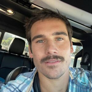 Nicolas Prattes Instagram - Tudo Azul Nessa Segunda 💙