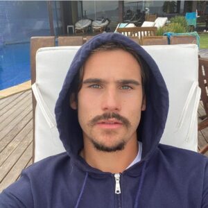 Nicolas Prattes Instagram - Tudo Azul Nessa Segunda 💙