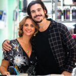 Nicolas Prattes Instagram - Hoje estreia a 2ª temporada de VICKY E A MUSA. fui convidado pra interpretar o “Davi” ao mesmo tempo em que fazia leituras e preparação de TODAS AS FLORES. Em alguns dias saia da gravação de Vicky e ia pra preparação de Todas as Flores. Ontem, Inclusive, Todas as flores ganhou o @rosedorawards ! Merecidamente🌟 As duas equipes me acolheram muito Bem. O Sagrado e o Lúdico, me alimentam. Sendo assim, A Busca Faz Sentido ❤️ Fotos de @andrehawk