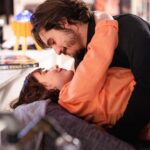 Nicolas Prattes Instagram - Hoje estreia a 2ª temporada de VICKY E A MUSA. fui convidado pra interpretar o “Davi” ao mesmo tempo em que fazia leituras e preparação de TODAS AS FLORES. Em alguns dias saia da gravação de Vicky e ia pra preparação de Todas as Flores. Ontem, Inclusive, Todas as flores ganhou o @rosedorawards ! Merecidamente🌟 As duas equipes me acolheram muito Bem. O Sagrado e o Lúdico, me alimentam. Sendo assim, A Busca Faz Sentido ❤️ Fotos de @andrehawk
