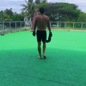 Nicolas Prattes Instagram - Frente e Verso 🤍 🥊 

Esse Ano o Boxe vai estar mais presente na minha vida…… 🎥
