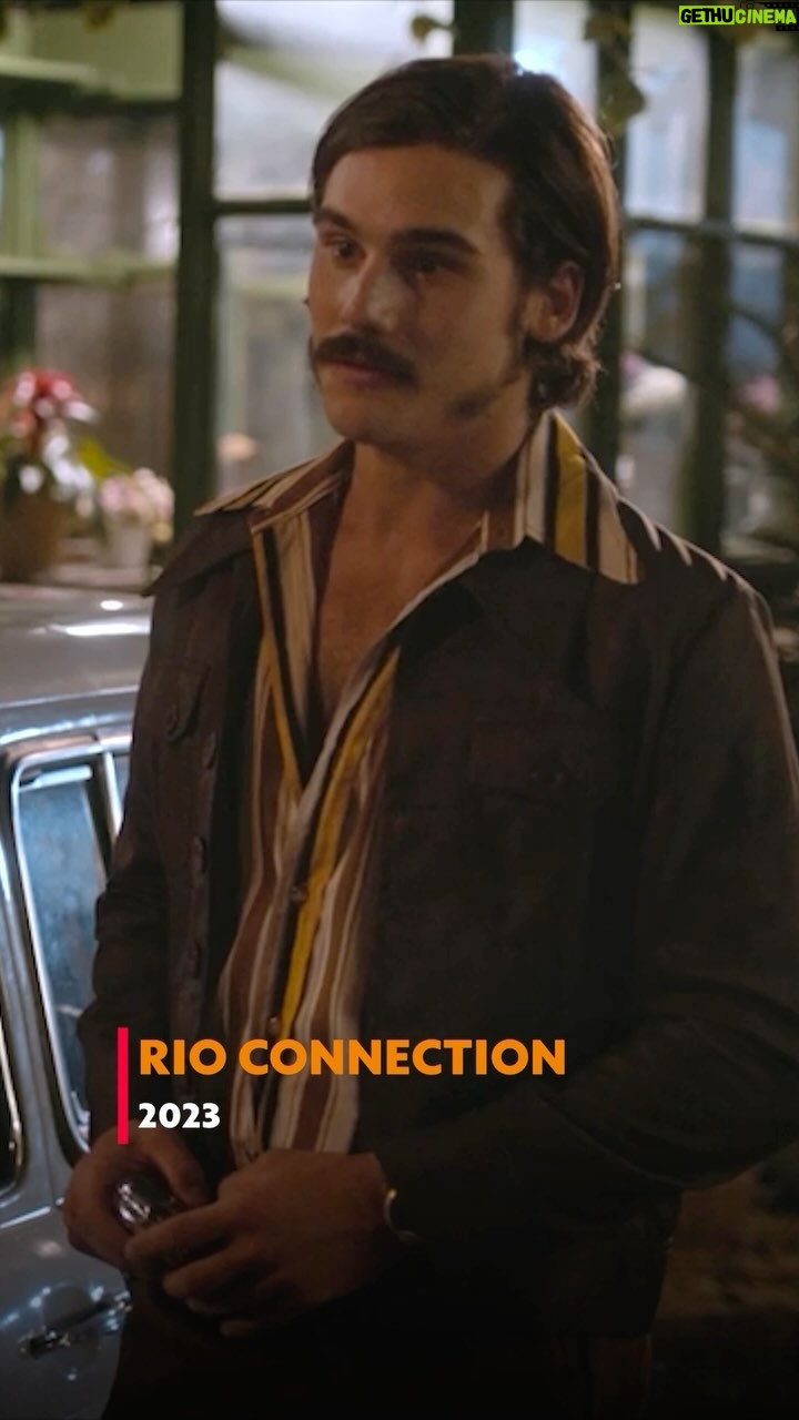Nicolas Prattes Instagram - Duas versões ON FIRE de @nicolasprattes! 🔥 Qual delas mais conquistou o teu coração: Giovanni Nicola ou Diego? #RioConnection #TodasAsFlores