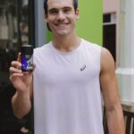 Nicolas Prattes Instagram - O Novo Rexona Clinical em creme é indispensável para todos os meus dias seja no set de filmagem, nos meus treinos ou corres do dia a dia! Sempre me deixando tranquilo e protegido com 3x mais controle de odor e proteção! @rexonabrasil #Desafieo3xtremo #RexonaClinical Publi