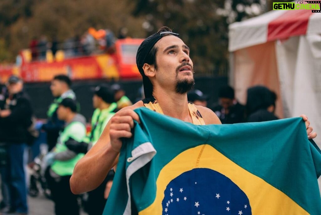 Nicolas Prattes Instagram - O Brasileiro Mais Rápido na Maratona de Los Angeles 2023 📸 @guileporace #AsicsLumeClub #SoundMindSoundBody Los Angeles, California