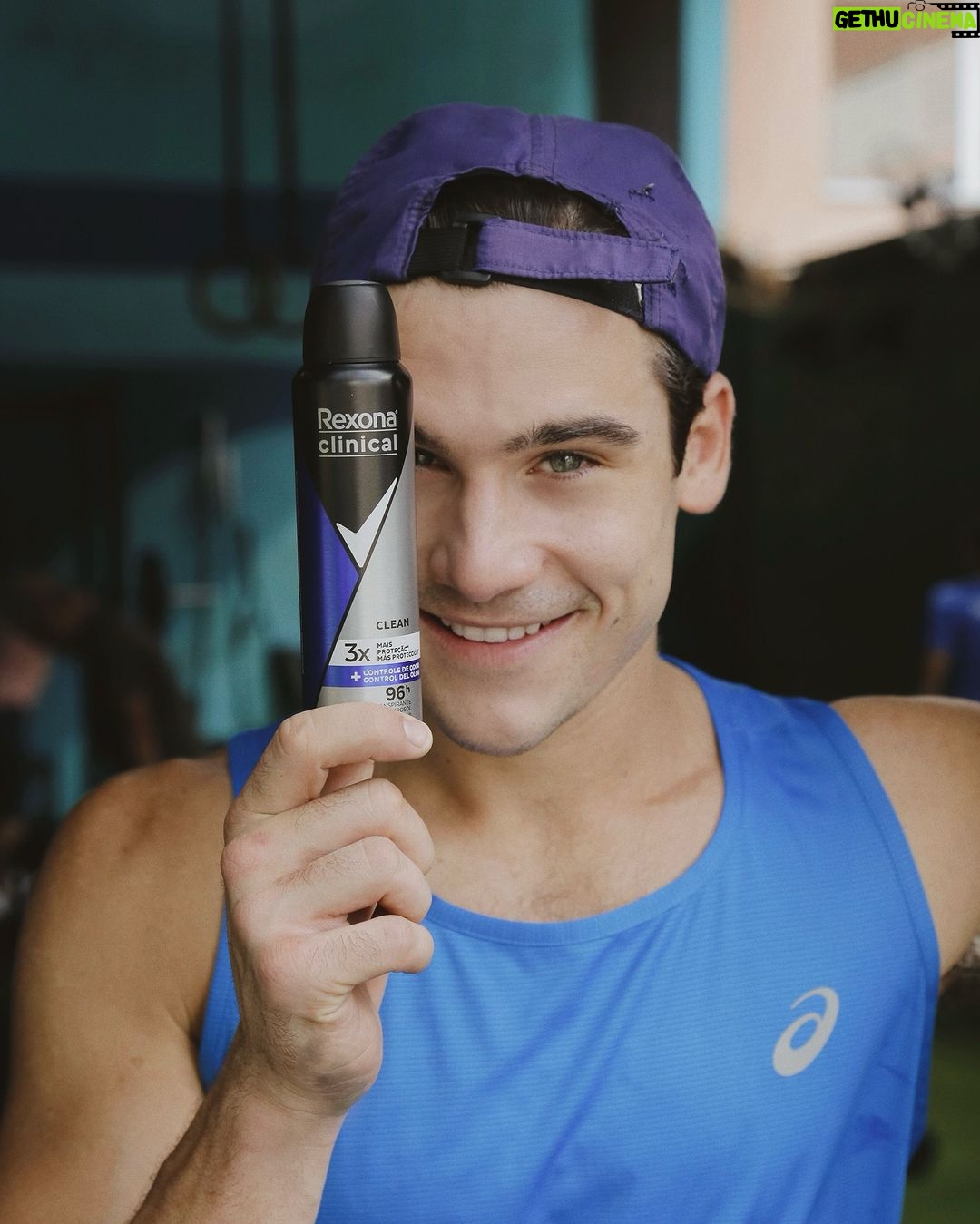 Nicolas Prattes Instagram - Não é novidade que meu maior aliado dos meus corres do dia a dia é Rexona Clinical! São 3X mais controle de odor e proteção para me acompanhar em todos os meus desafios! Boraaaa!! @rexonabrasil #Desafieo3xtremo #RexonaClinical #Publicidade