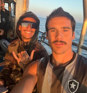 Nicolas Prattes Instagram - Hoje é Dia Dele, My Little, meu irmão de vida, Alma Cristalina.
Te Amo Demais, Daqui a pouco a gente tá Junto ❤️🦦