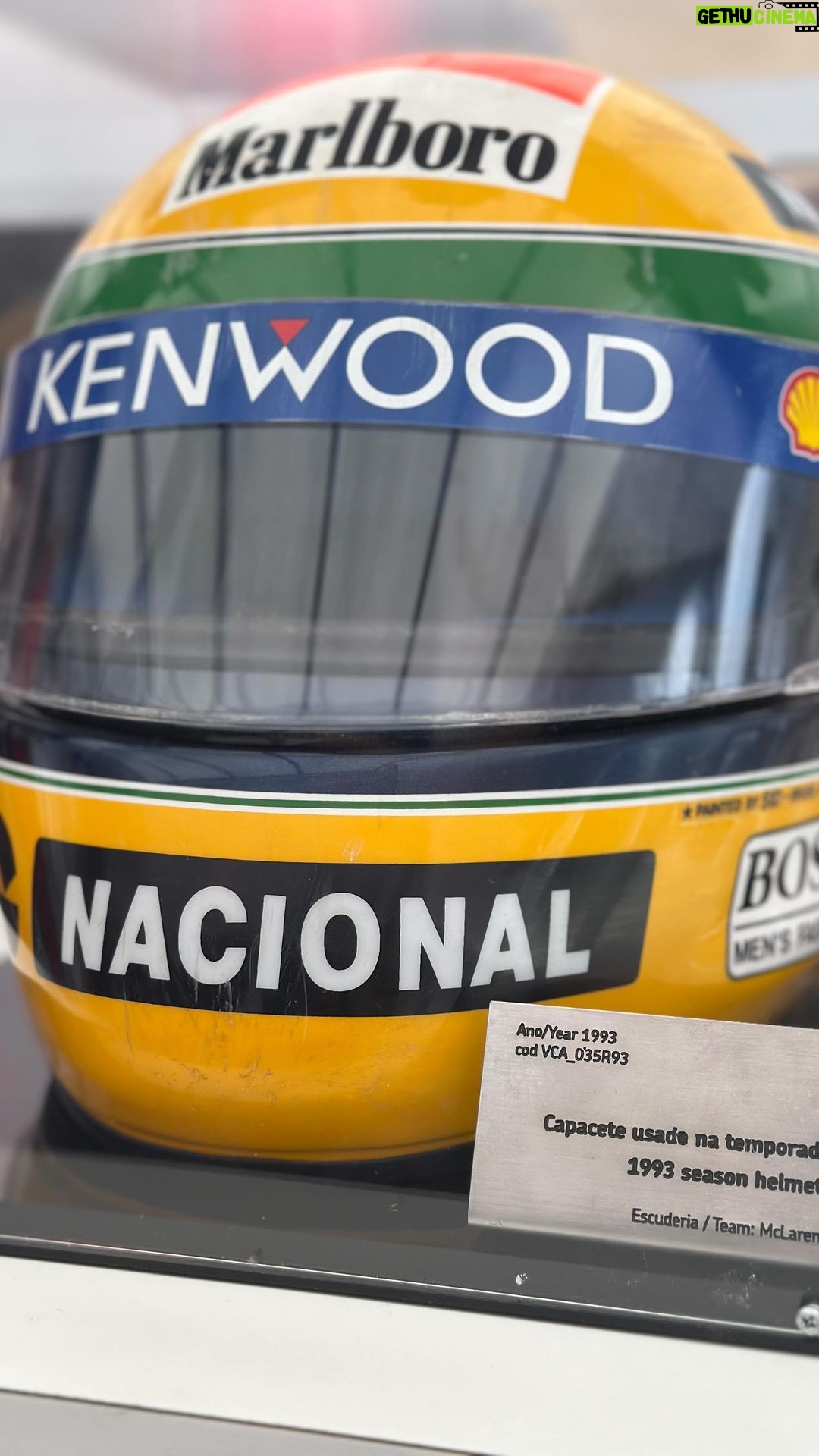 Nicolas Prattes Instagram - Hoje lançamos esse tênis pro Mundo, já já posto sobre o que rolou por aqui, fiquem agora com o Bastidores dos Sonhos, um dos dias mais especiais da minha carreira e da minha Vida 💙🌟 #GelNimbus25Senna