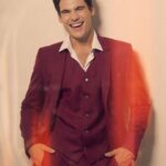 Nicolas Prattes Instagram - Lançamento de “Rio Connection” Amanhã no @globoplay ❤️