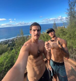 Nicolas Prattes Instagram - Hoje é Dia Dele, My Little, meu irmão de vida, Alma Cristalina.
Te Amo Demais, Daqui a pouco a gente tá Junto ❤️🦦
