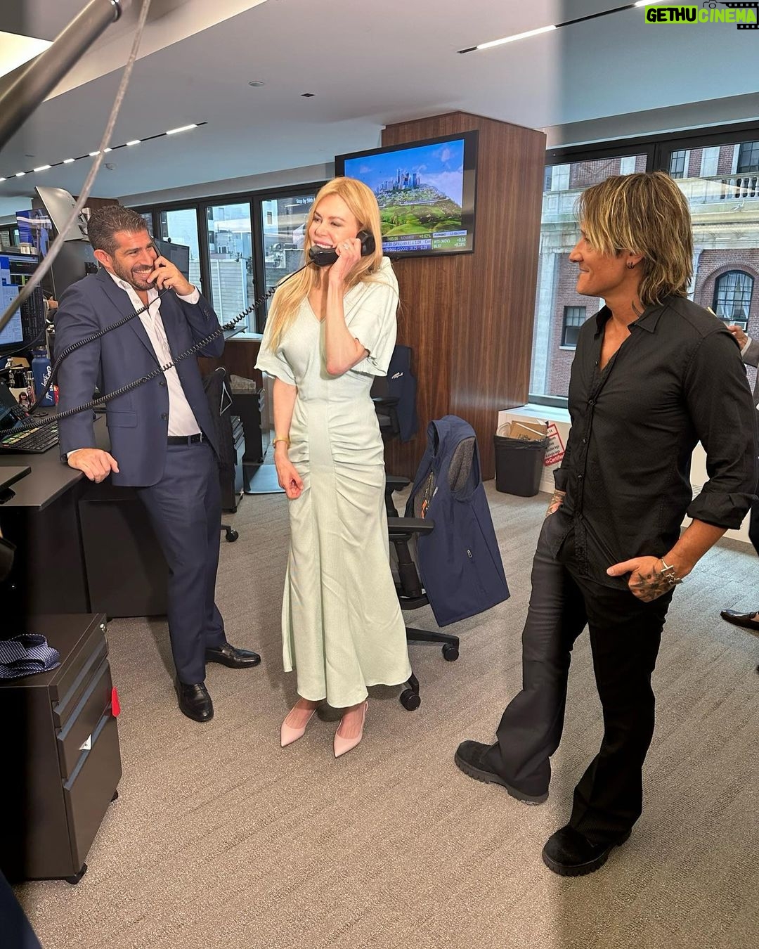 Nicole Kidman Instagram - Honored to be out on the trading floor at @CFReliefFund’s #CharityDay2023 in support of @IATSE & @MPTF, and the Breast Cancer Research Center at @VUMC_Cancer 💙