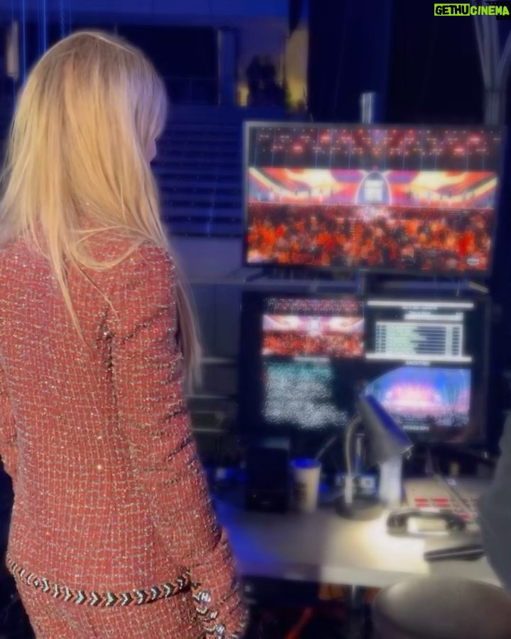 Nicole Kidman Instagram - Great night last night at the #ACMAwards ❤️🔥🎶 Thanks for having us! Ford Center at the Star