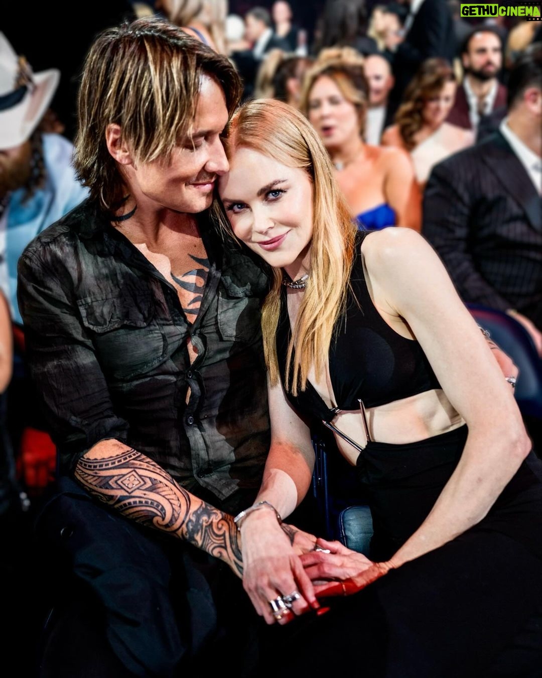 Nicole Kidman Instagram - Thank you #CMA’s for a great night of country music celebration 🖤