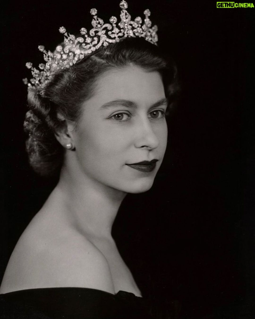 Nicole Kidman Instagram - Her Majesty Queen Elizabeth II, thank you for your life of service and grace. Rest in Peace.