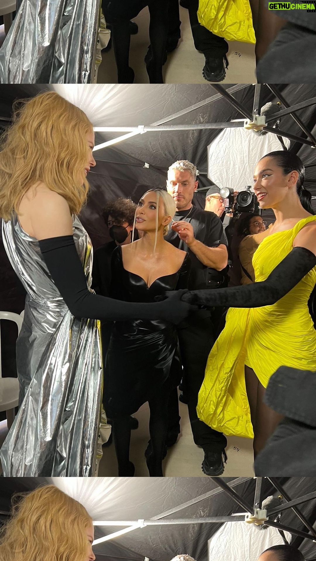 Nicole Kidman Instagram - Catch you if you fall 🖤 @DuaLipa @KimKardashian #Balenciaga Paris, France