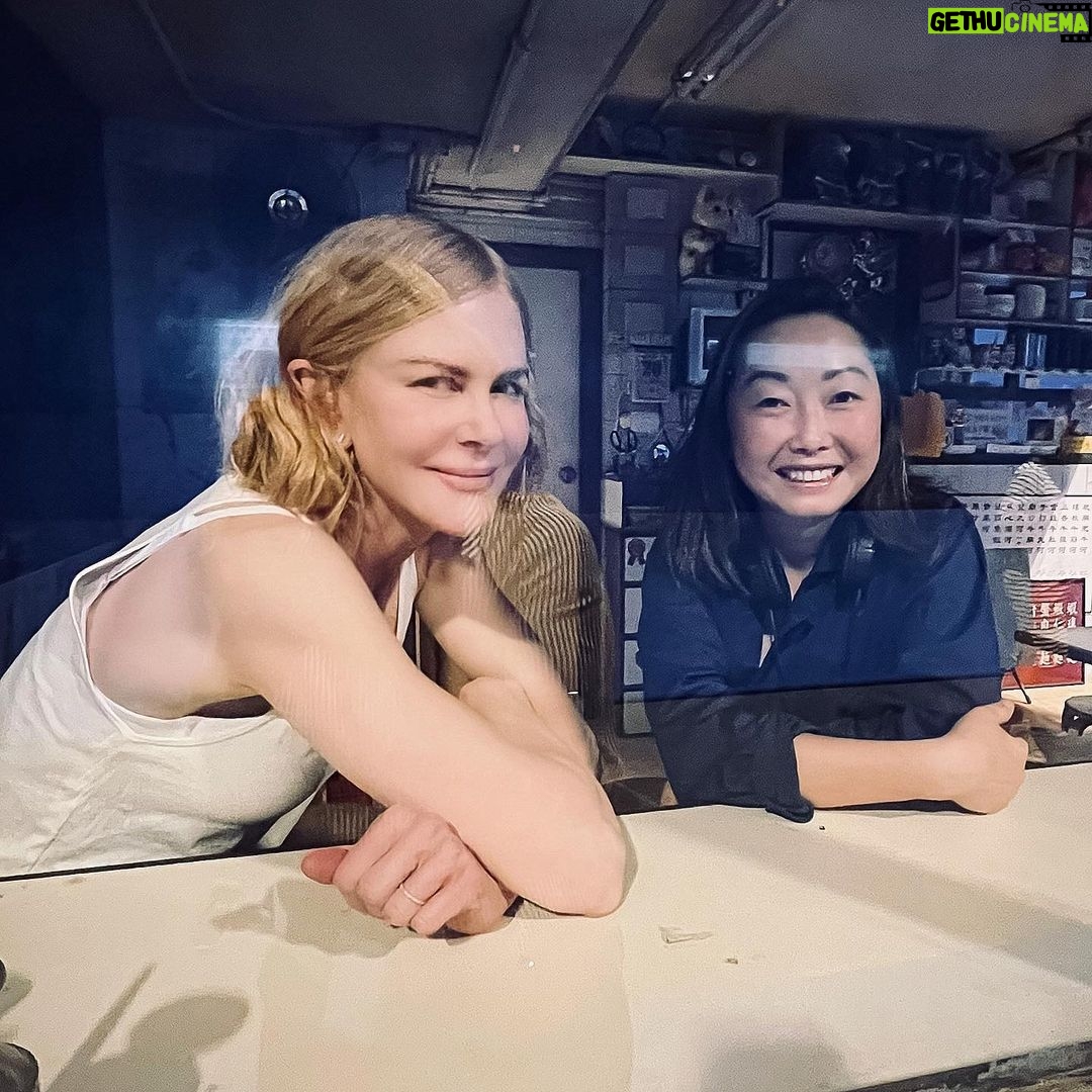 Nicole Kidman Instagram - Back at work with the incomparable @ThumbeLulu 🥰 #Expats